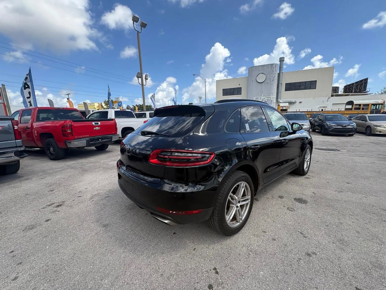 Used 2017 Porsche Macan AWD/4WD image 3