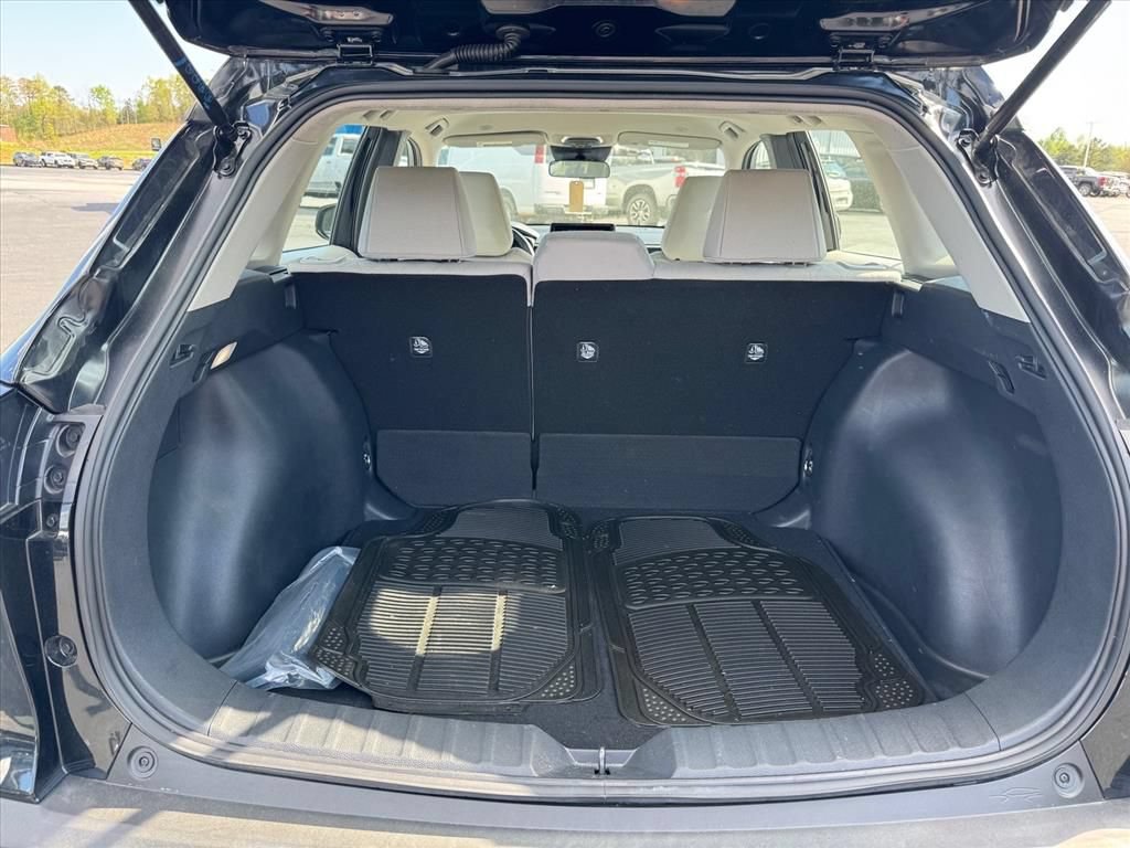 Used 2025 Toyota Corolla Cross L FWD image 10