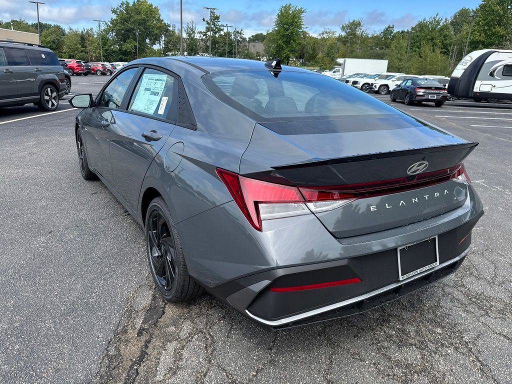 New 2026 Hyundai Elantra SEL Sport FWD image 4