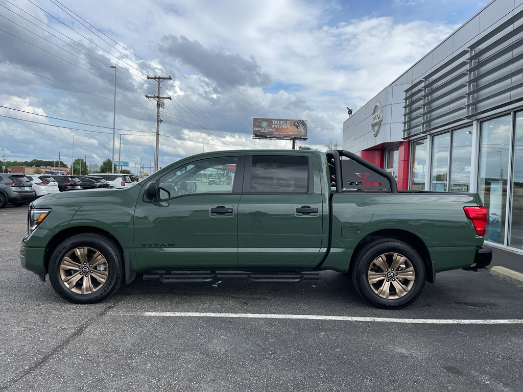 Used 2024 Nissan Titan SV w/ SV Bronze Edition Package image 13