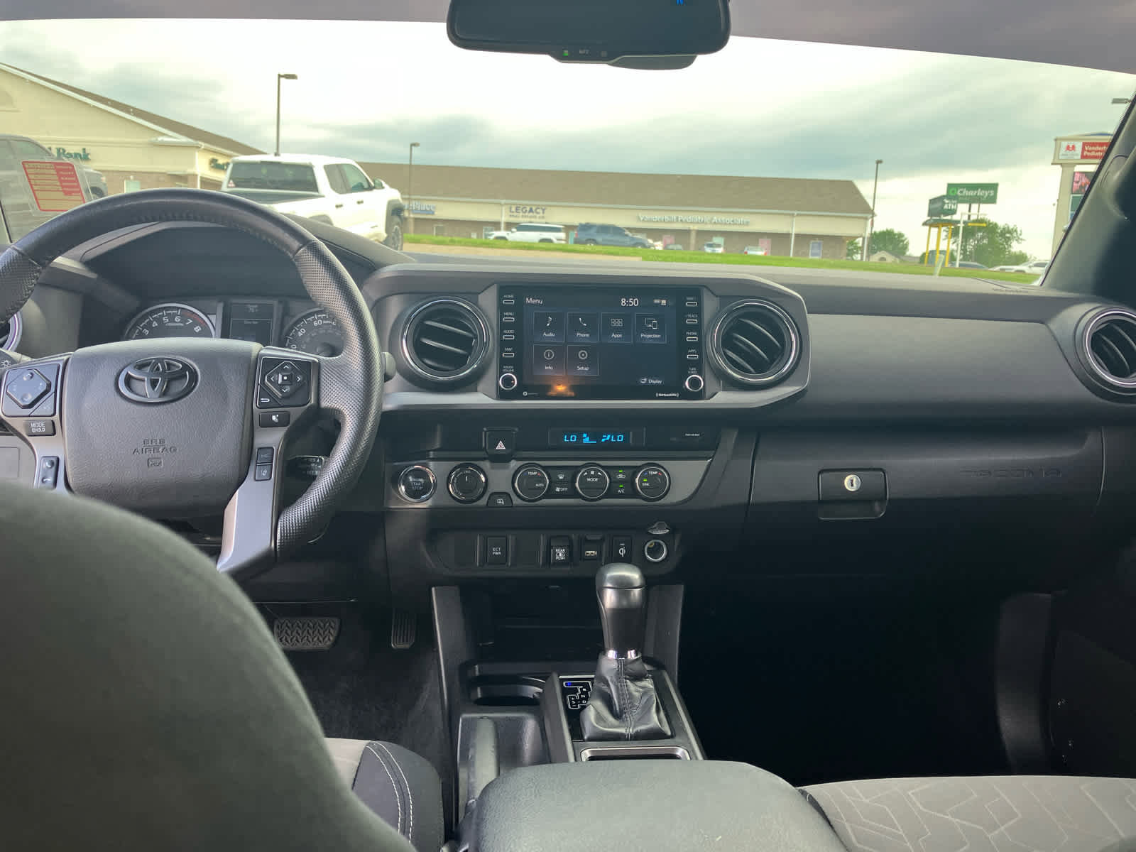 Used 2022 Toyota Tacoma TRD Off-Road AWD/4WD image 34