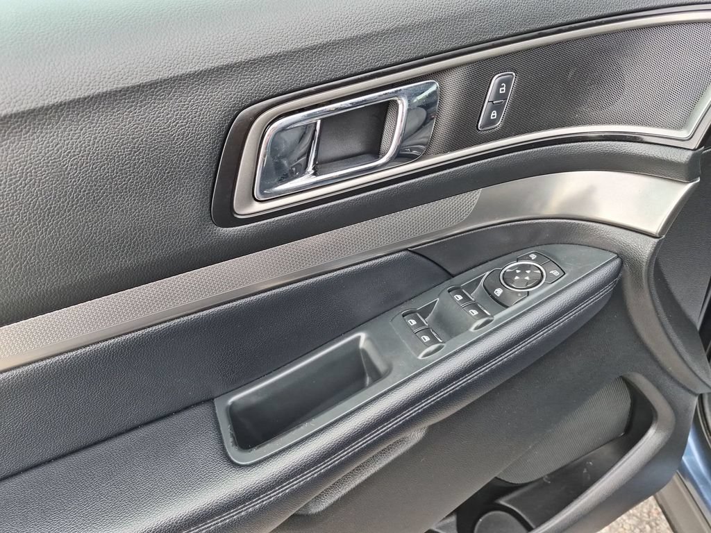 Used 2018 Ford Explorer XLT FWD image 14
