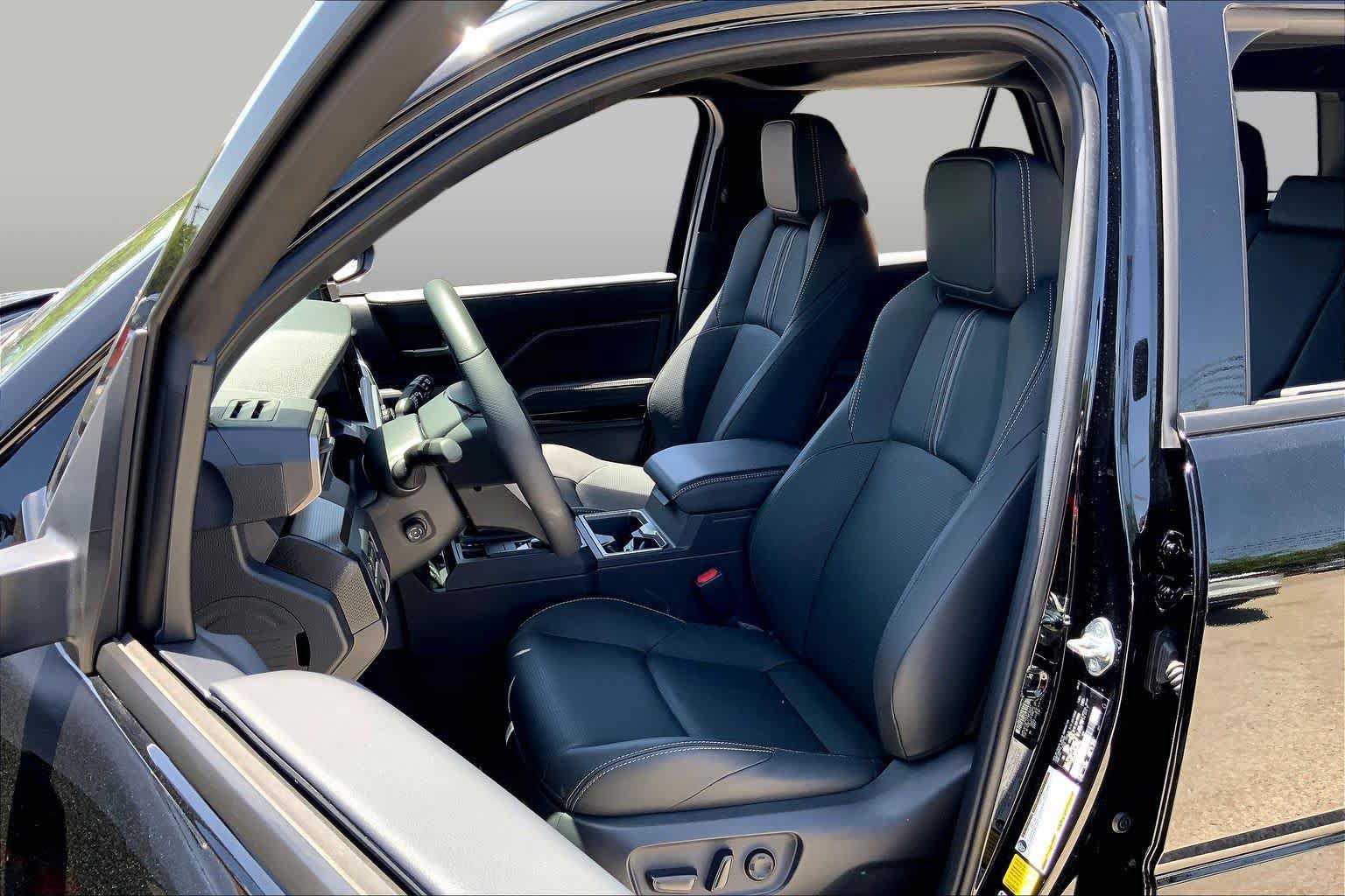 Used 2025 Toyota 4Runner Limited AWD/4WD image 8