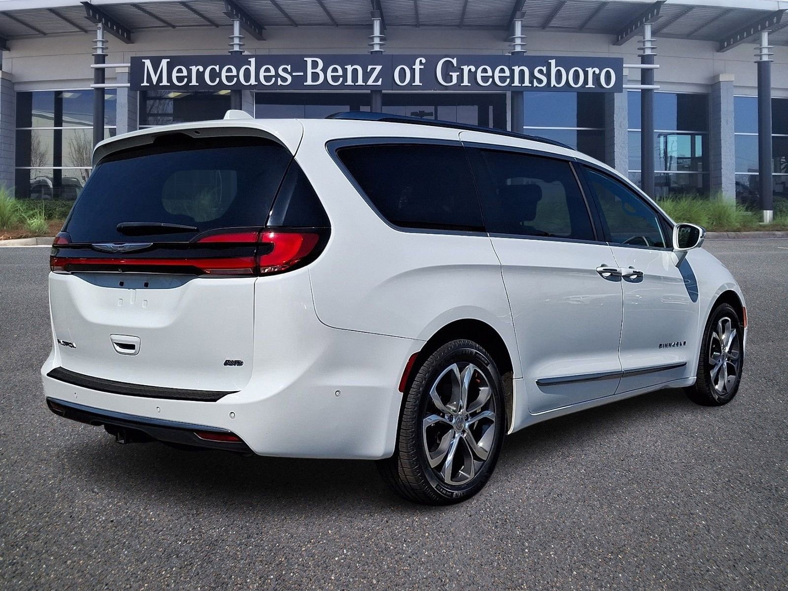Used 2022 Chrysler Pacifica Pinnacle AWD/4WD image 6