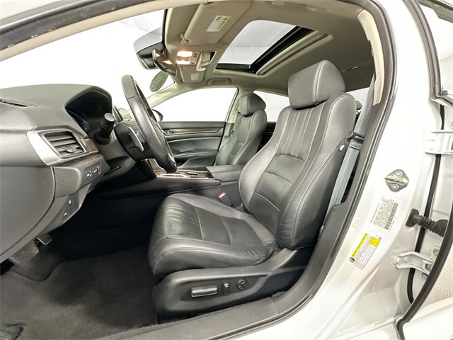 Used 2019 Honda Accord Touring image 4