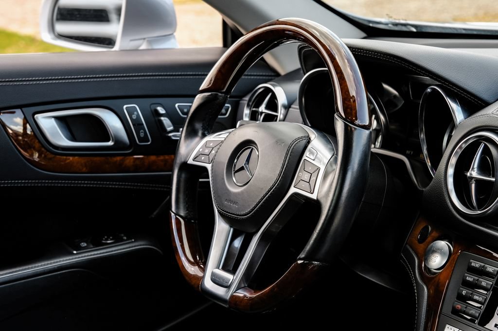 Used 2014 Mercedes-Benz SL 550 image 9