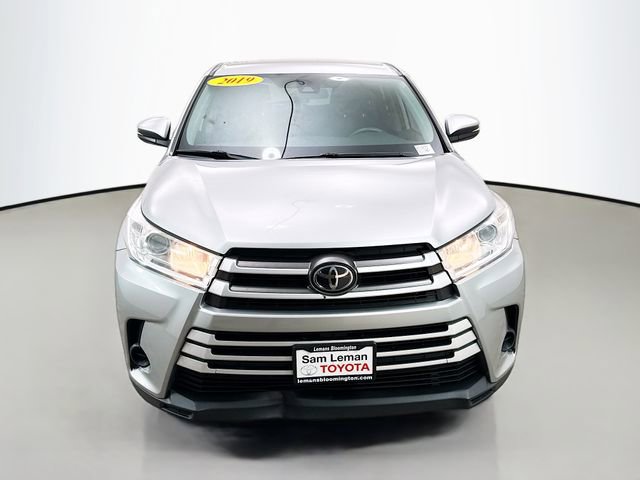 Used 2019 Toyota Highlander LE AWD/4WD image 2