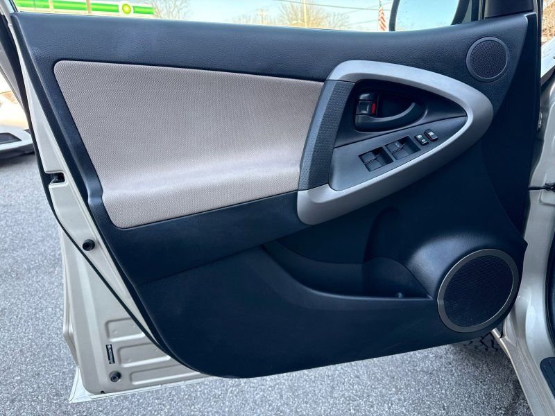 Used 2008 Toyota RAV4 2WD image 9