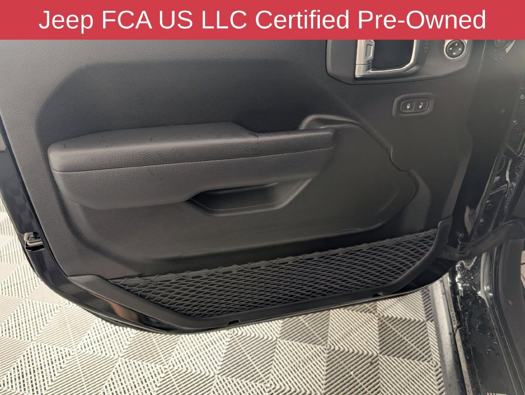 Used 2025 Jeep Gladiator Rubicon w/ Steel Bumper Group AWD/4WD image 14