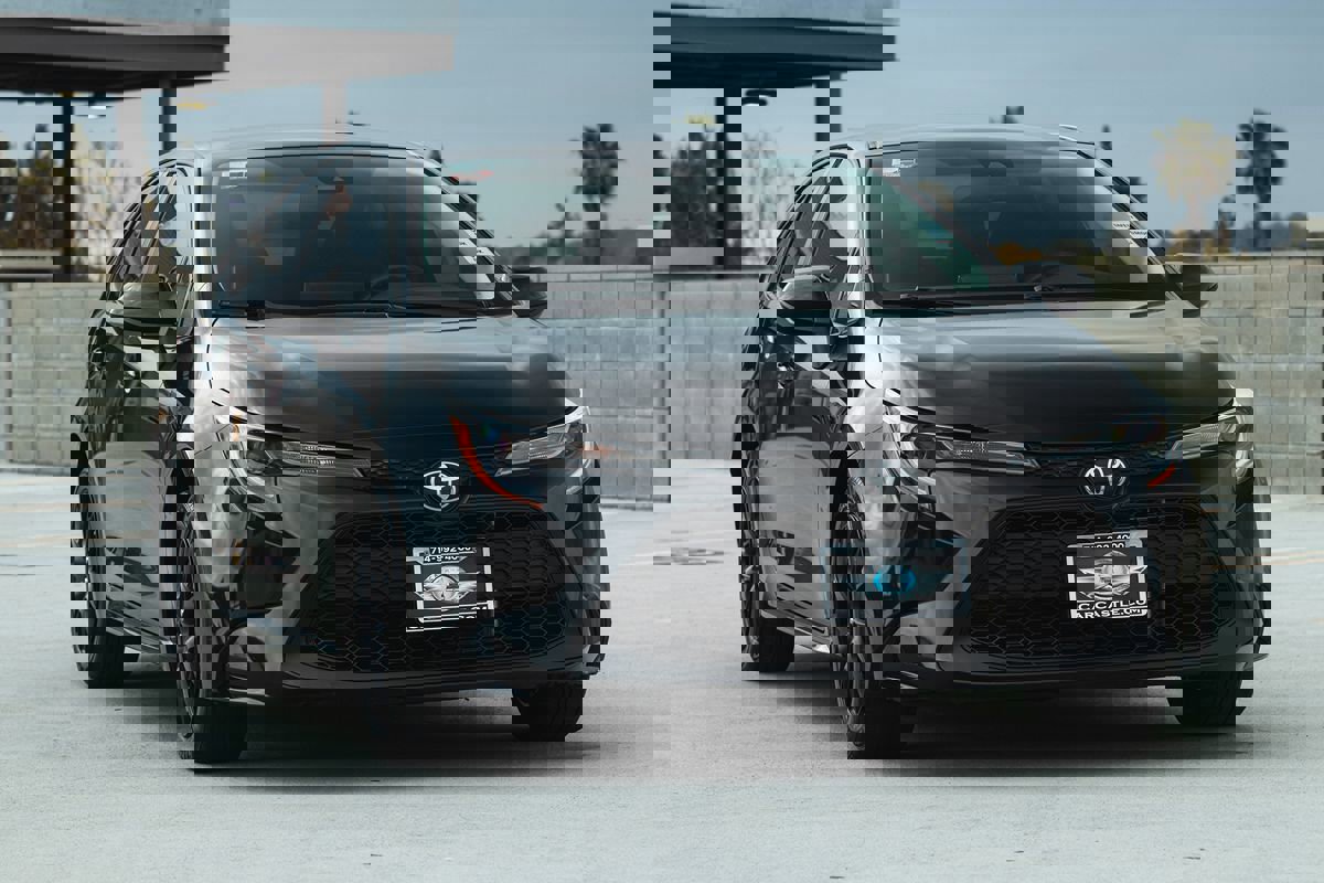 Used 2021 Toyota Corolla LE image 3