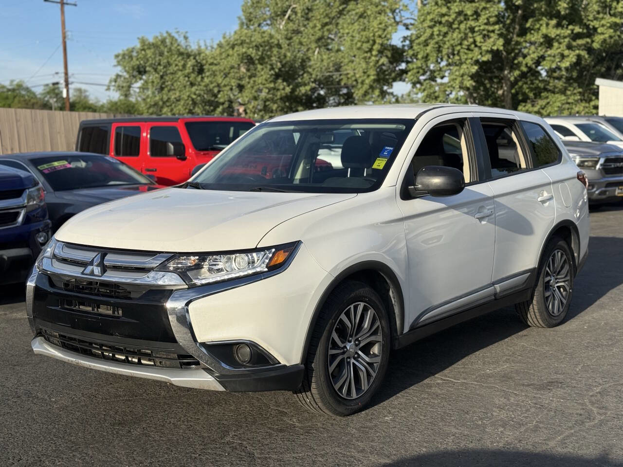 Used 2017 Mitsubishi Outlander ES image 2