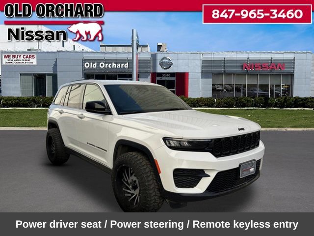 Used 2023 Jeep Grand Cherokee Altitude AWD/4WD image 6