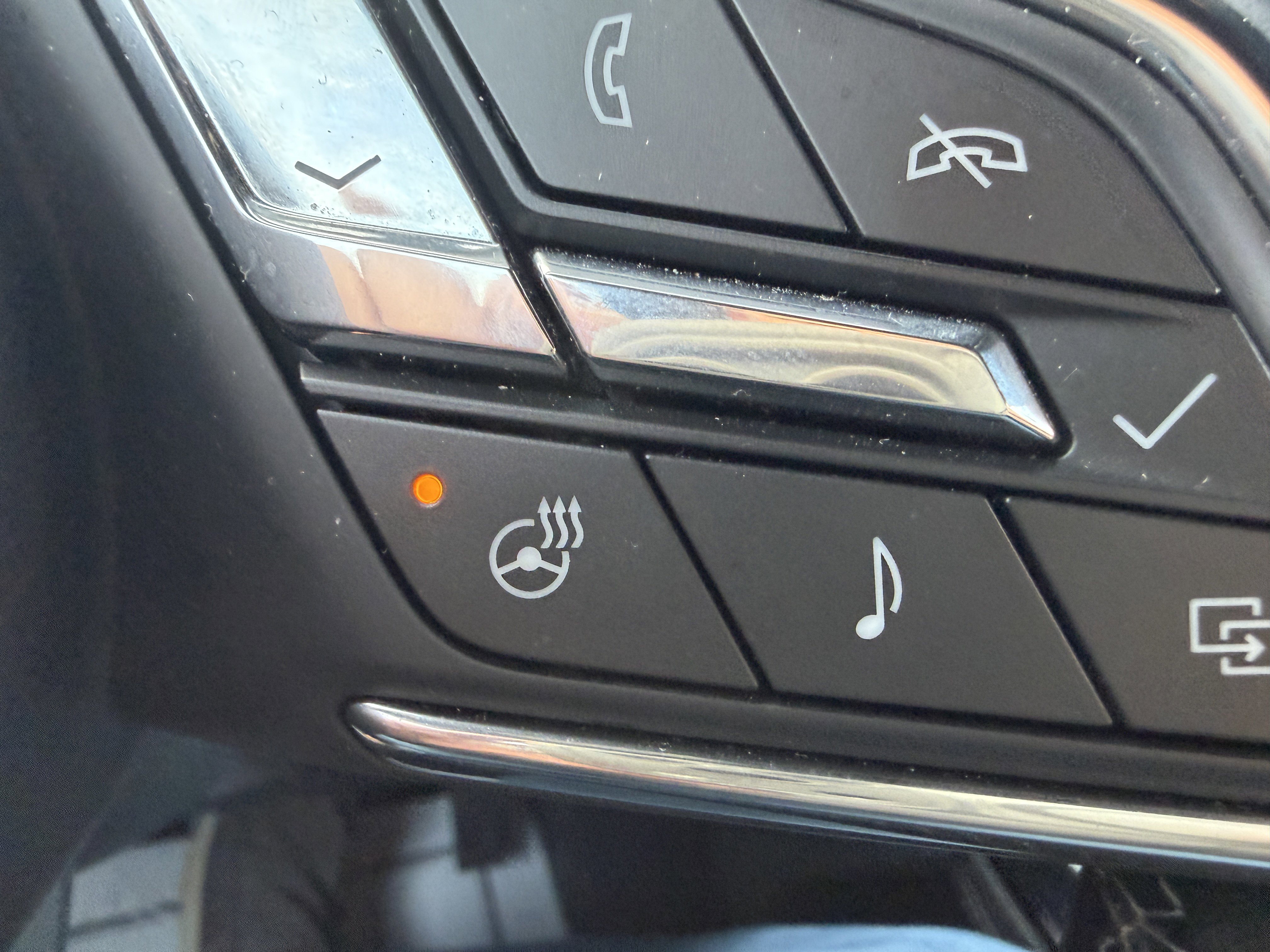 Used 2025 Buick Enclave Preferred AWD/4WD image 26