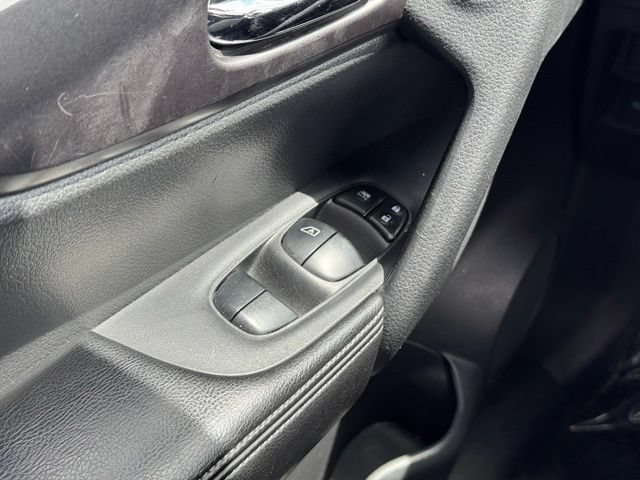 Used 2015 Nissan Rogue SV AWD/4WD image 30