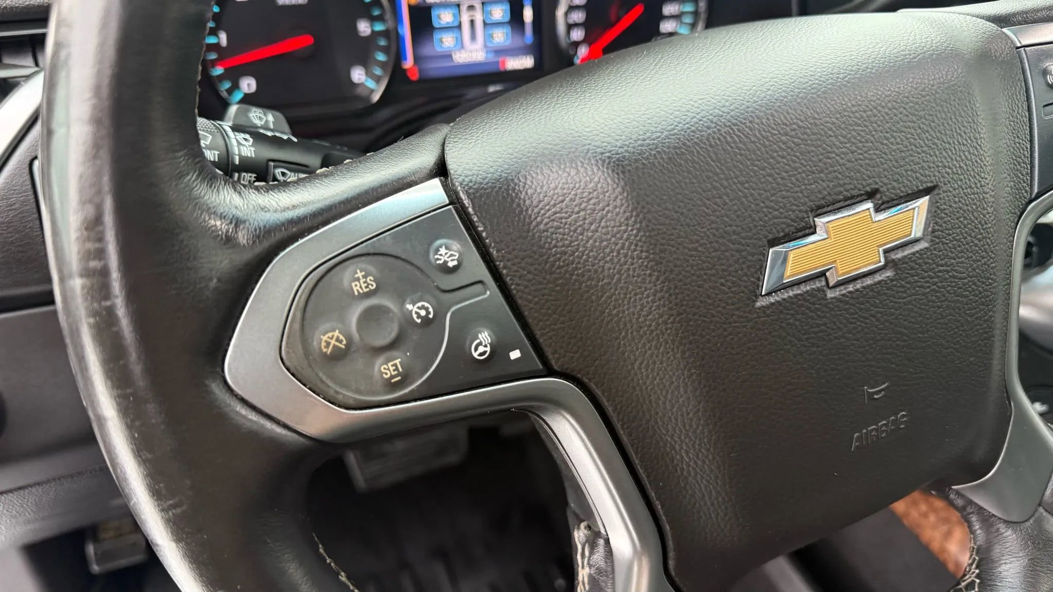 Used 2015 Chevrolet Suburban LTZ image 12