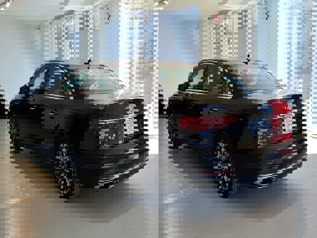 Used 2023 Audi A4 2.0T Premium w/ Convenience Package image 6