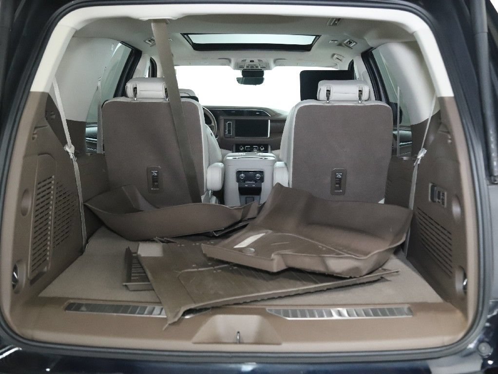 Used 2023 GMC Yukon Denali w/ Denali Reserve Package AWD/4WD image 34