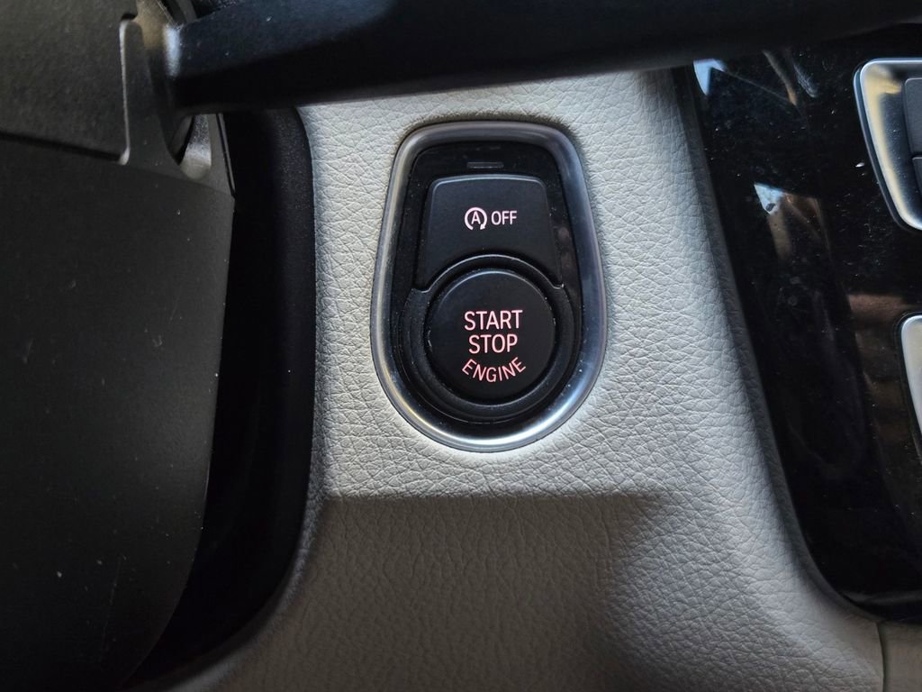 Used 2017 BMW 330i Sedan image 22