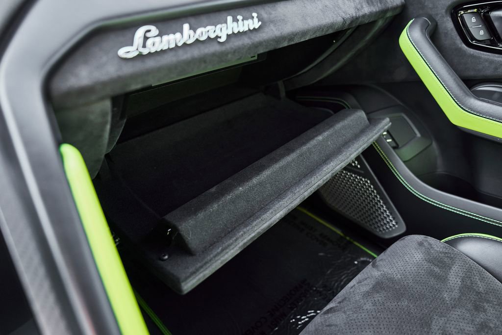Used 2022 Lamborghini Urus AWD/4WD image 85