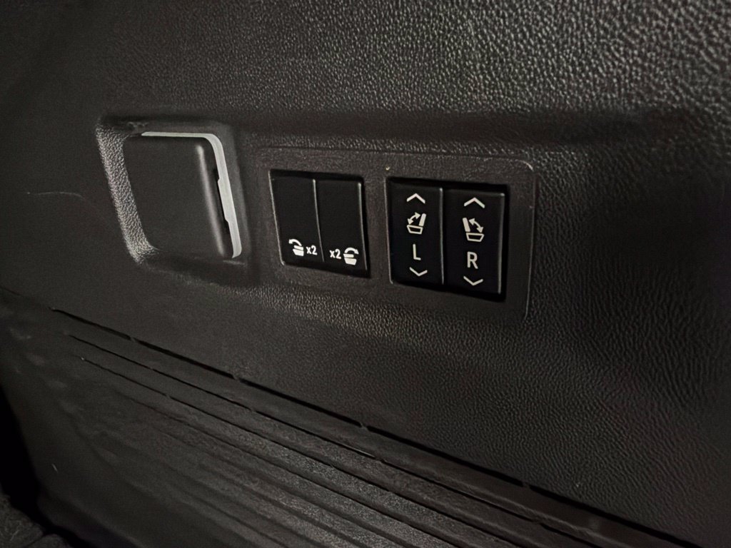 Used 2023 GMC Yukon Denali w/ LPO, Floor Liner Package AWD/4WD image 36