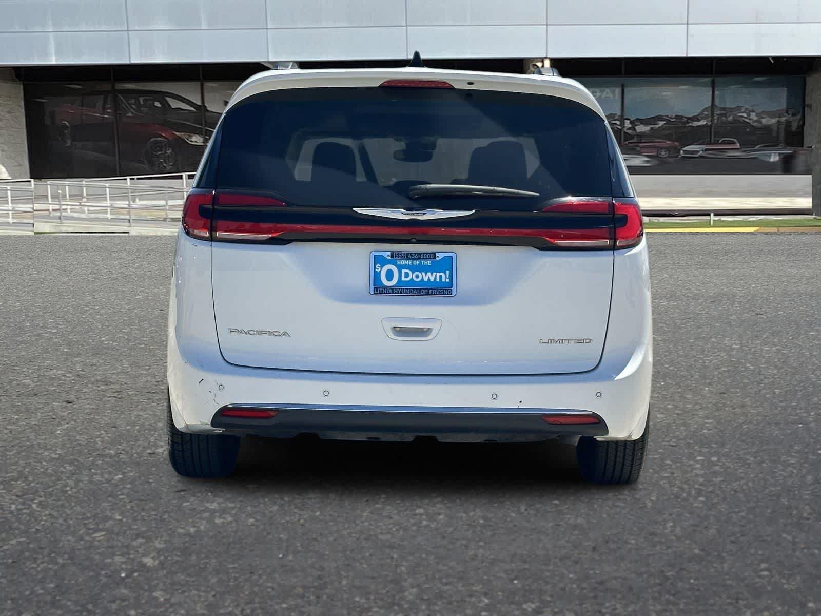 Used 2023 Chrysler Pacifica Limited FWD image 8