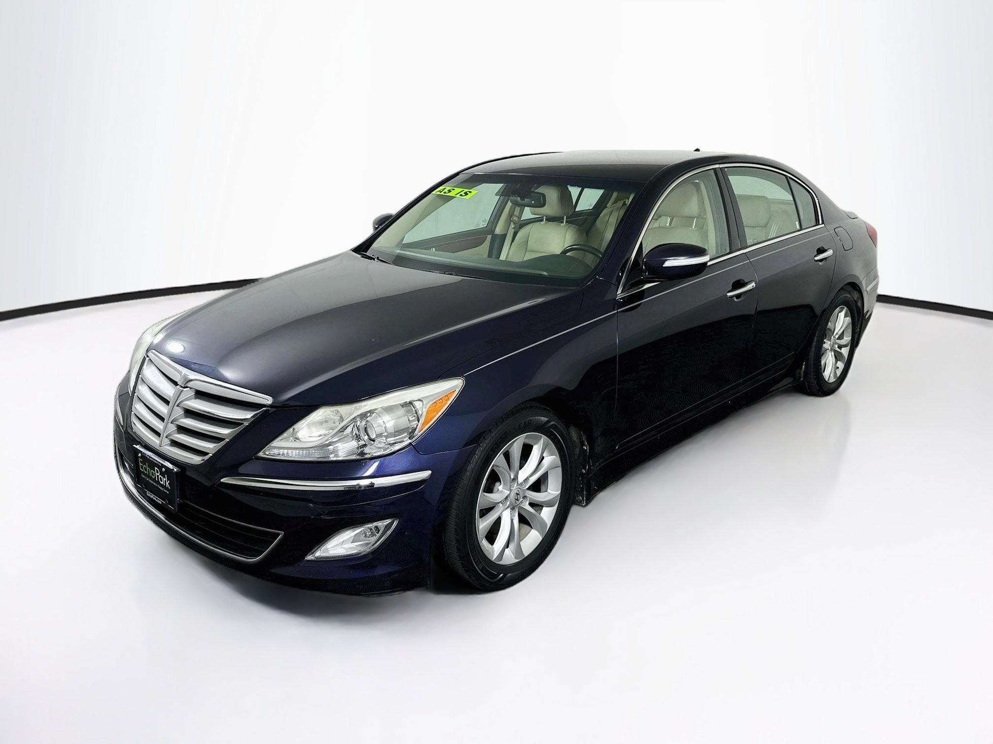 Used 2013 Hyundai Genesis 3.8 RWD image 3