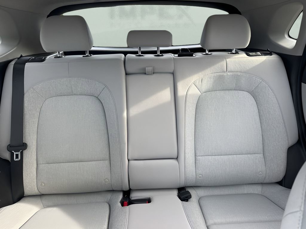 Used 2023 Hyundai Kona SE image 11