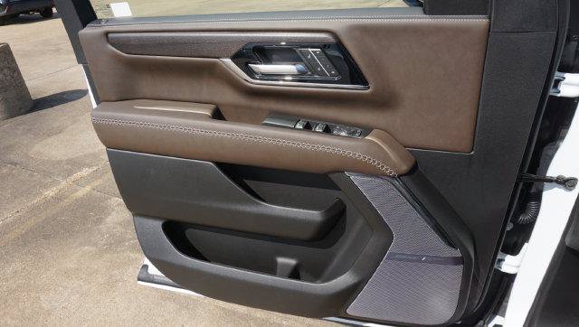 New 2027 GMC Yukon XL Denali Ultimate w/ LPO, Floor Liner Package AWD/4WD image 13