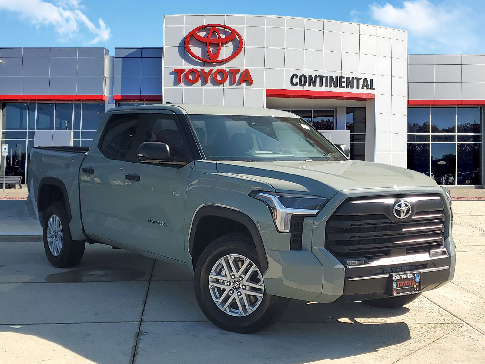 New 2026 Toyota Tundra SR5 w/ SR5 Convenience Package image 2
