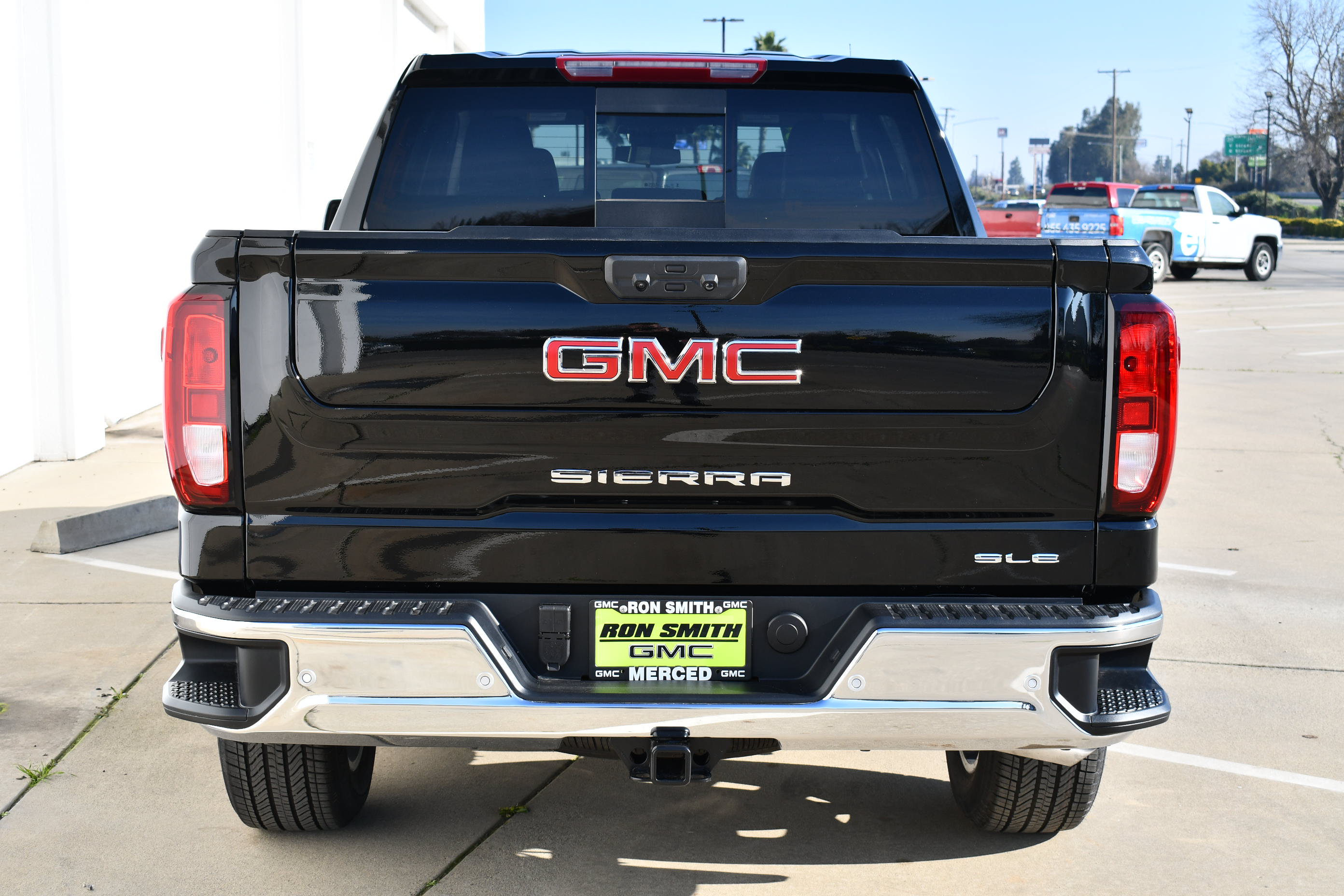 Used 2026 GMC Sierra 1500 SLE w/ Preferred Package AWD/4WD image 5