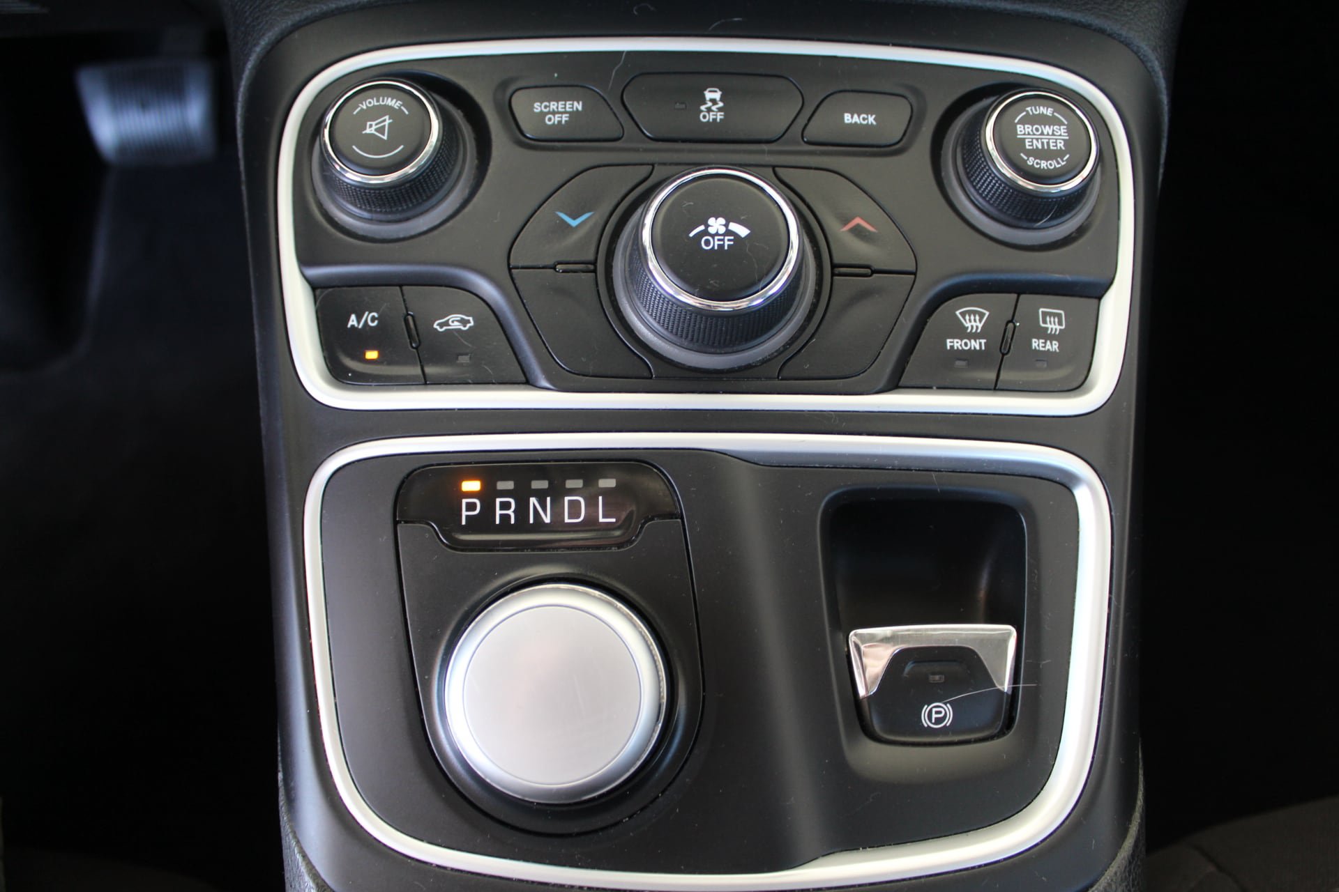Used 2015 Chrysler 200 Limited FWD image 33
