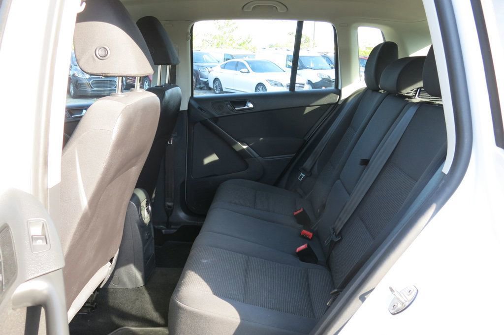 Used 2017 Volkswagen Tiguan Limited w/ Alloy Wheels Package image 15