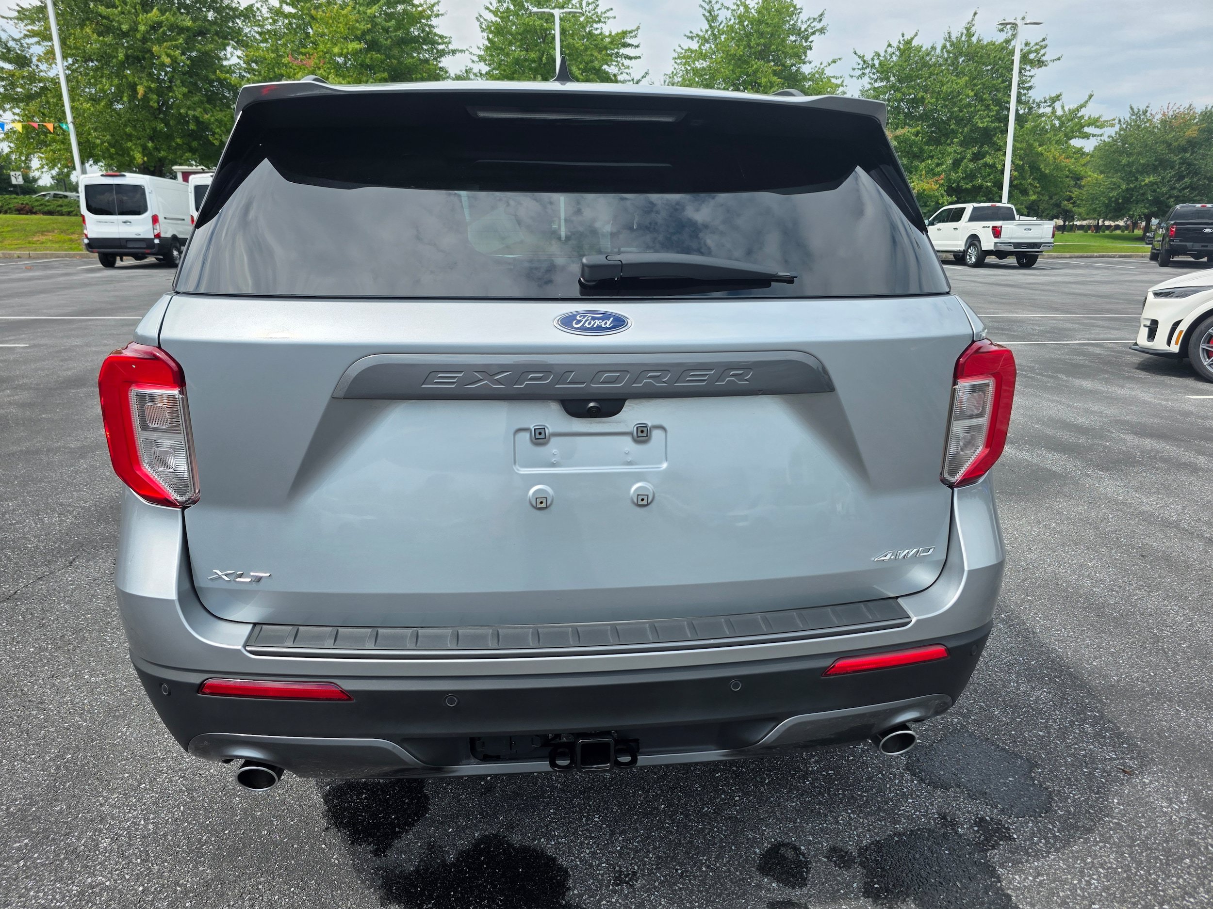 Used 2023 Ford Explorer XLT w/ Equipment Group 202A AWD/4WD image 4