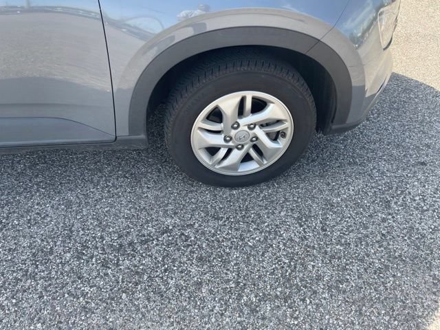 Used 2021 Hyundai Venue SE FWD image 8