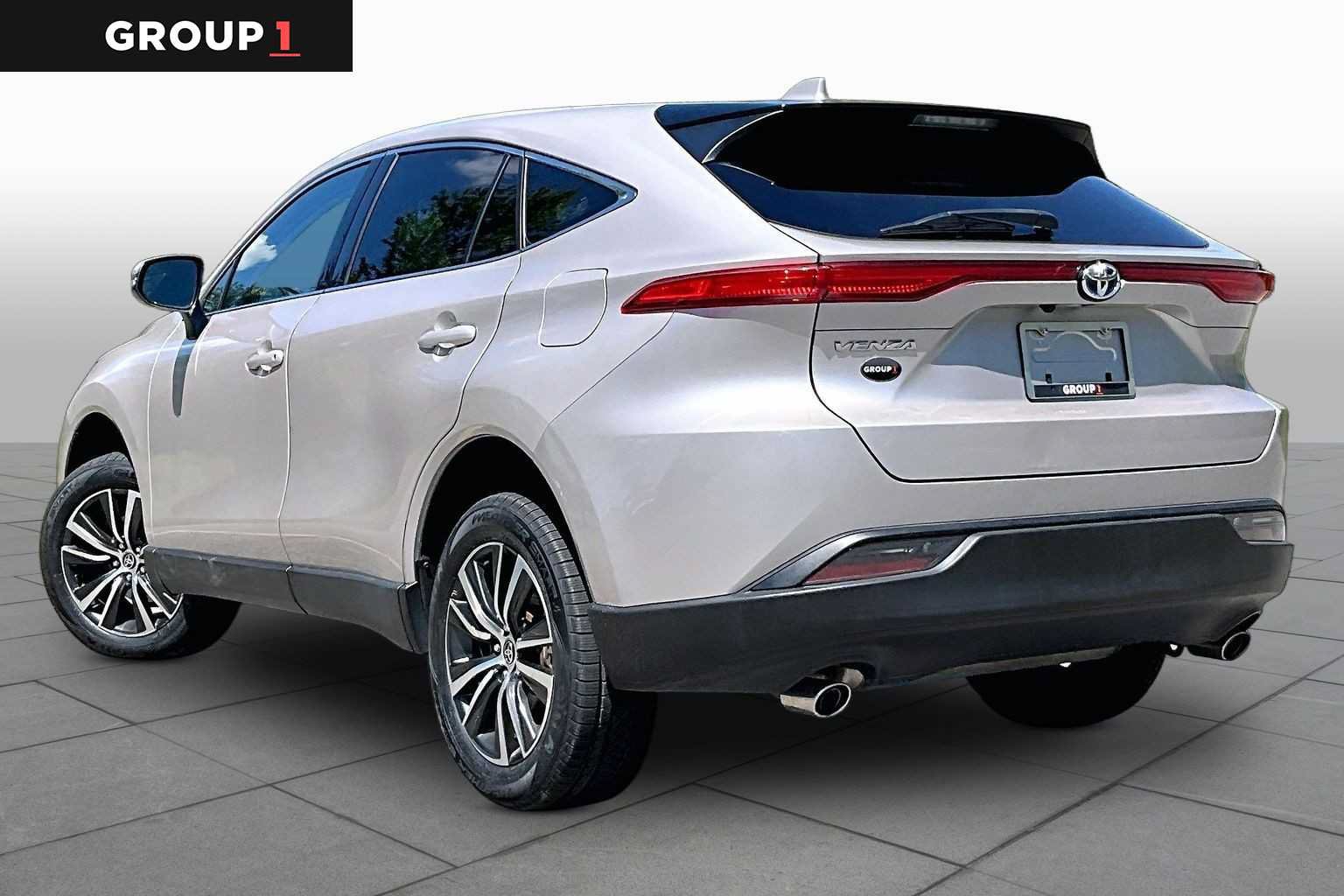 Used 2023 Toyota Venza LE AWD/4WD image 11