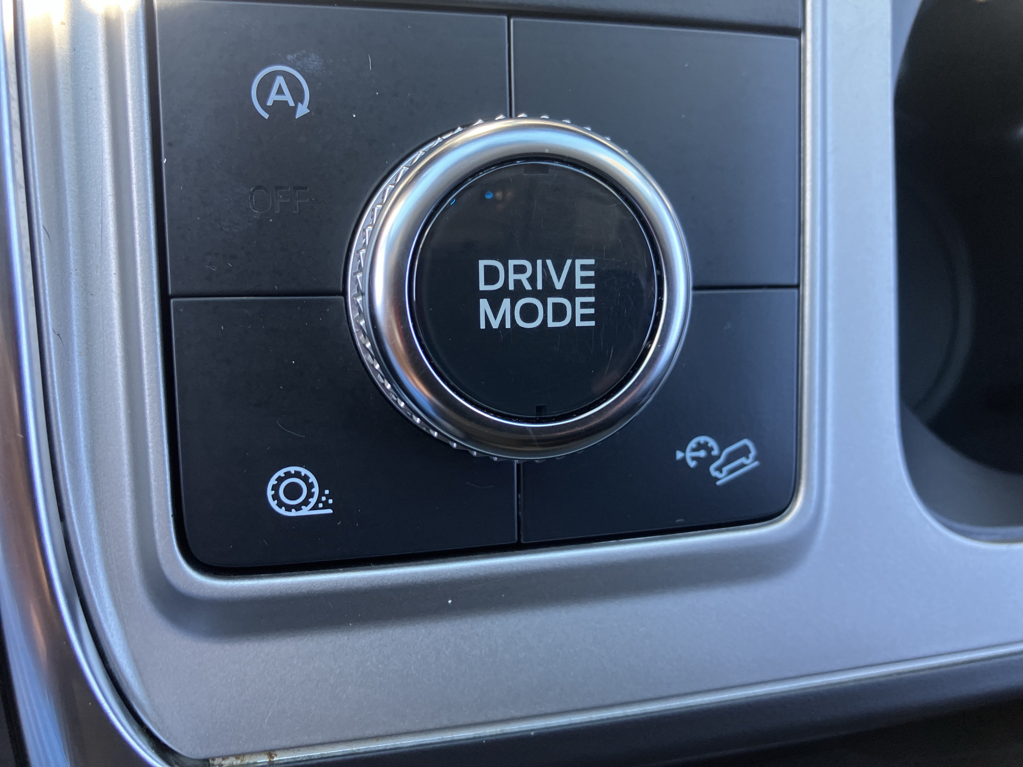 Used 2021 Ford Explorer XLT w/ Equipment Group 202A AWD/4WD image 31