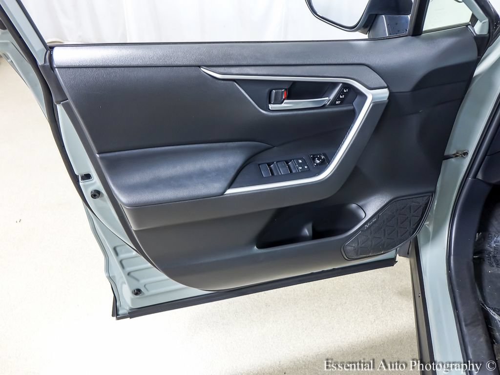 Used 2021 Toyota RAV4 XLE Premium AWD/4WD image 20