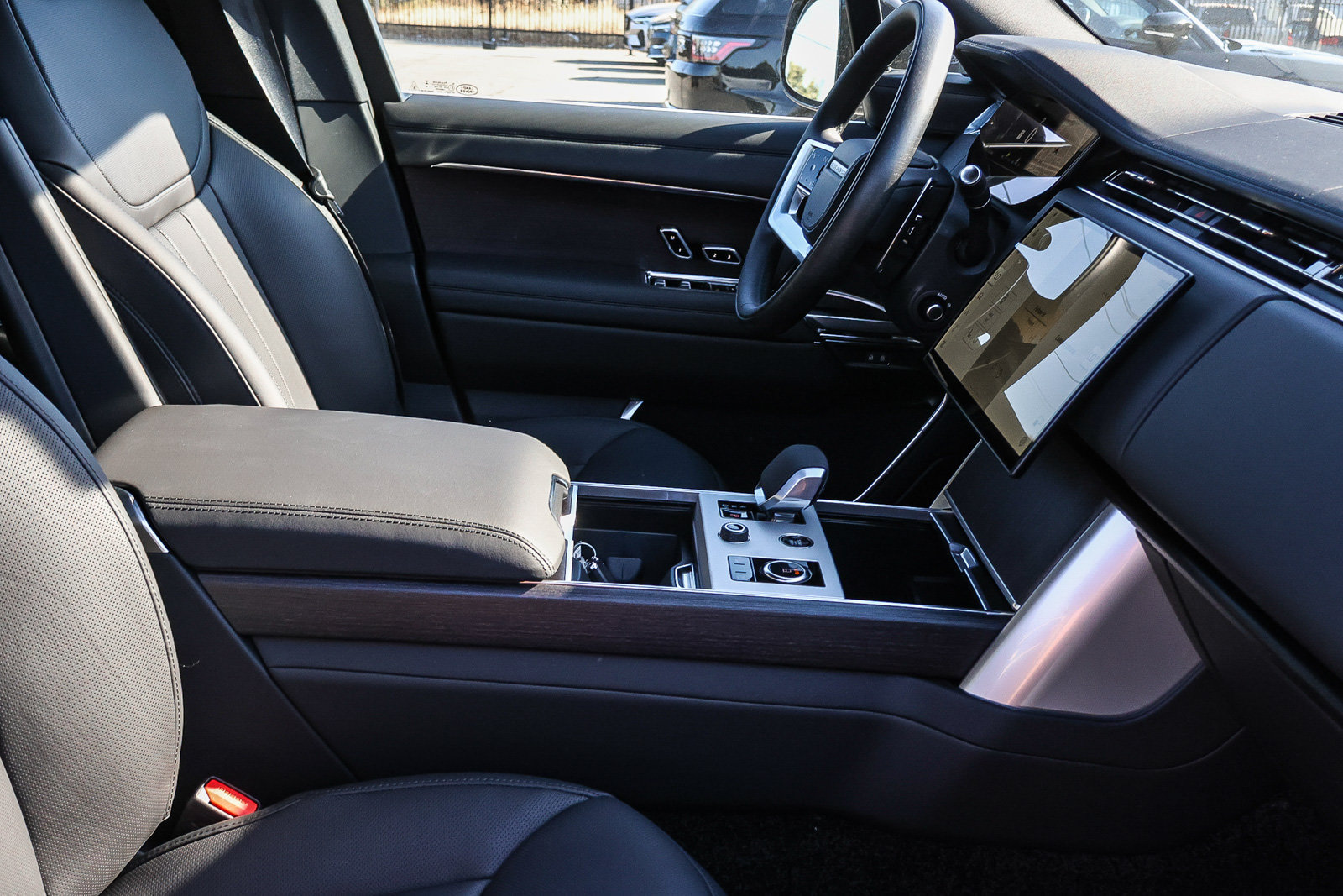 New 2027 Land Rover Range Rover Long Wheelbase SE AWD/4WD image 17