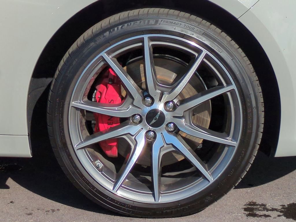 Used 2025 Genesis G70 2.5T image 10