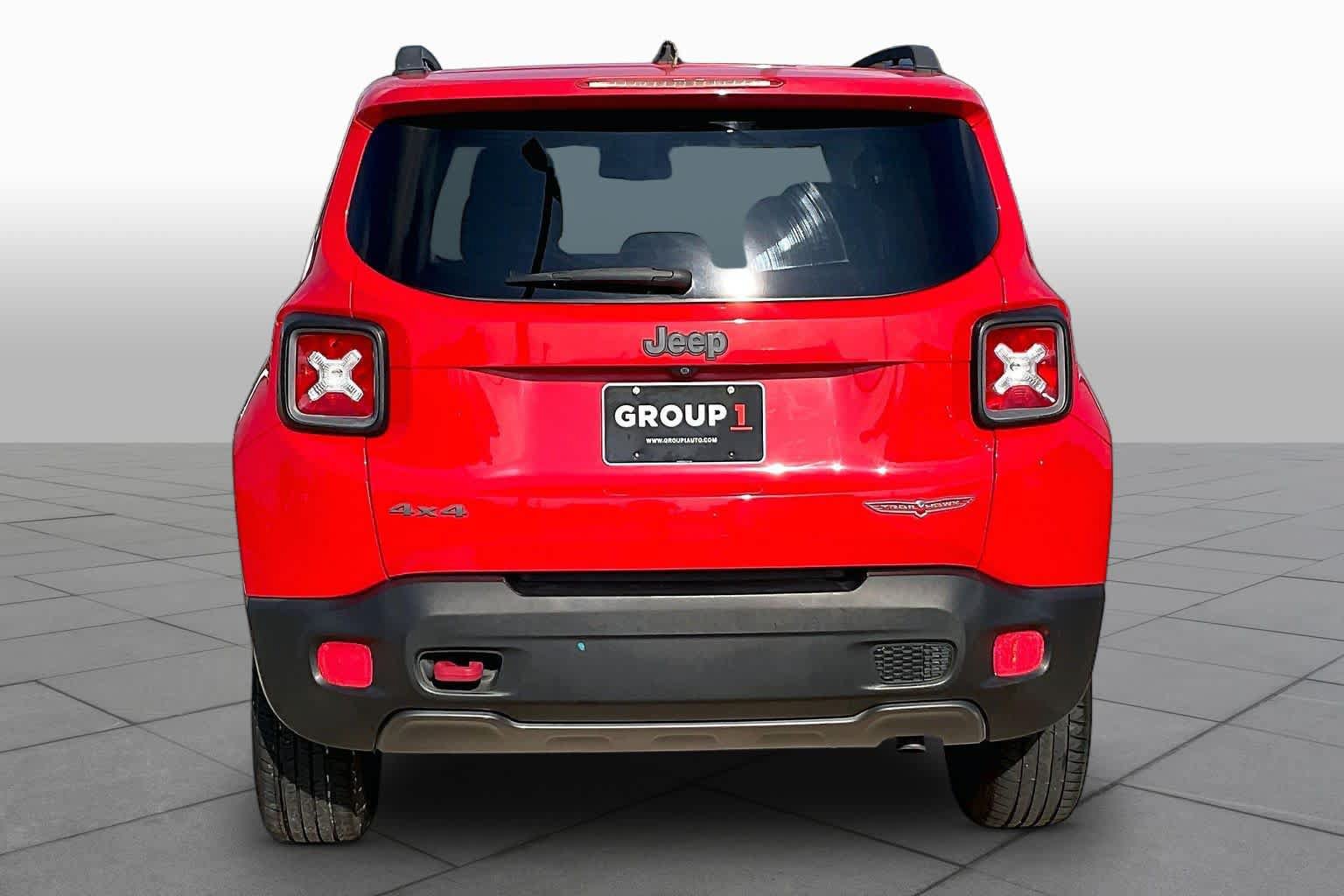 Used 2016 Jeep Renegade Trailhawk w/ Premium Trailhawk Package AWD/4WD image 5