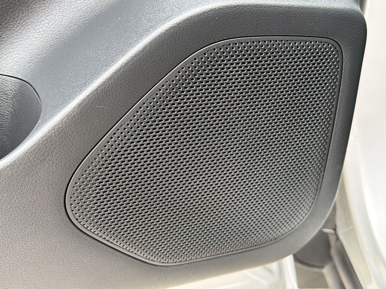 Used 2025 Nissan Rogue SV FWD image 22