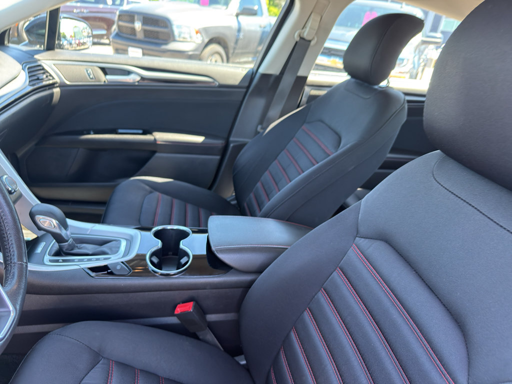 Used 2015 Ford Fusion SE w/ Equipment Group 201A FWD image 26