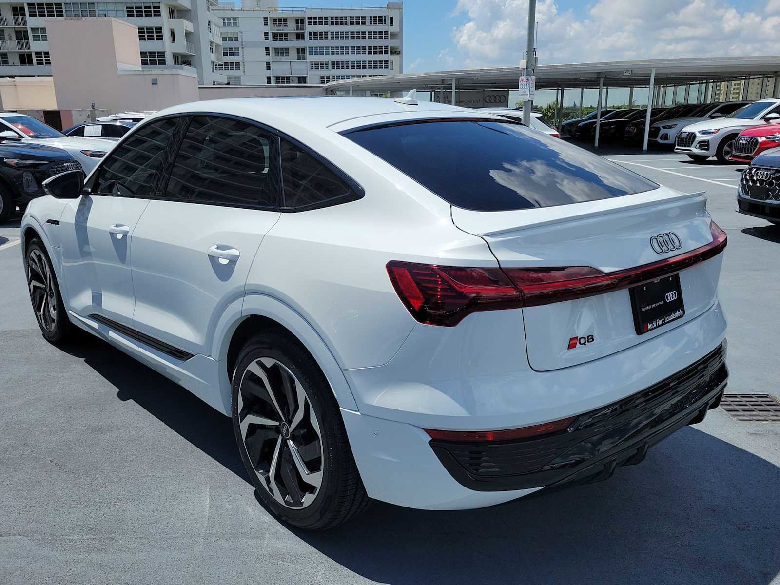 Certified 2024 Audi Q8 e-tron Premium Plus w/ Premium Plus Package AWD/4WD image 4