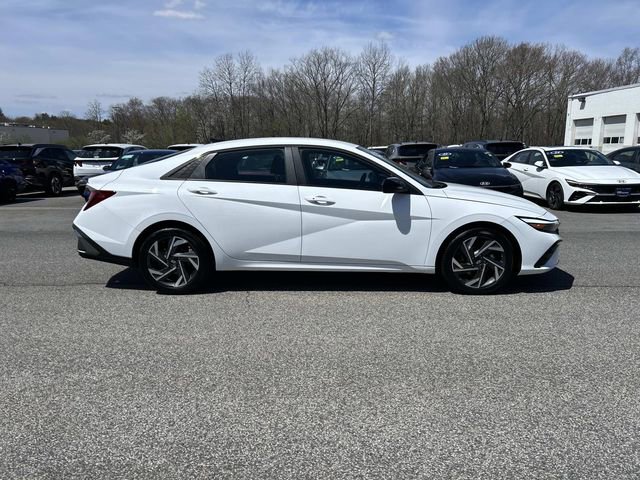 Certified 2025 Hyundai Elantra Sport FWD image 2