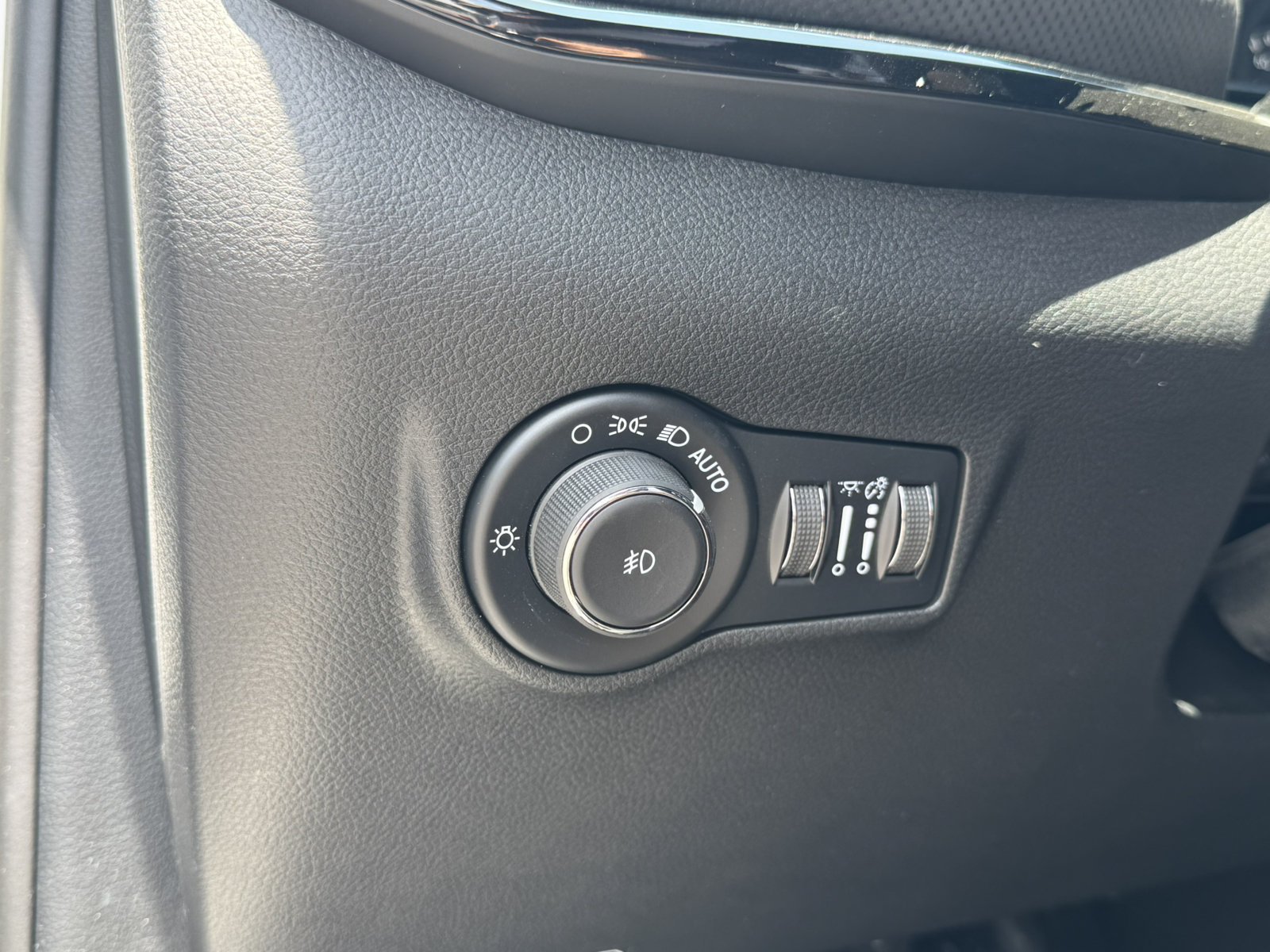 New 2026 Jeep Compass Latitude AWD/4WD image 33