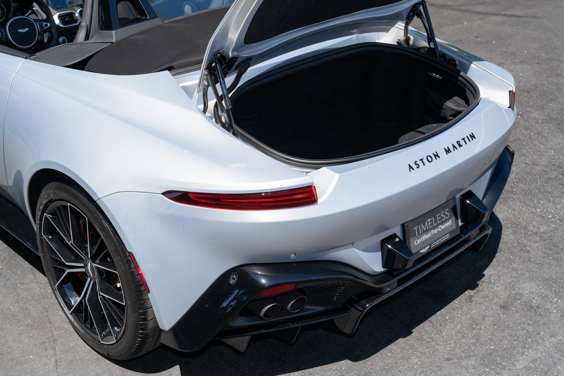 Used 2023 Aston Martin V8 Vantage Roadster image 13