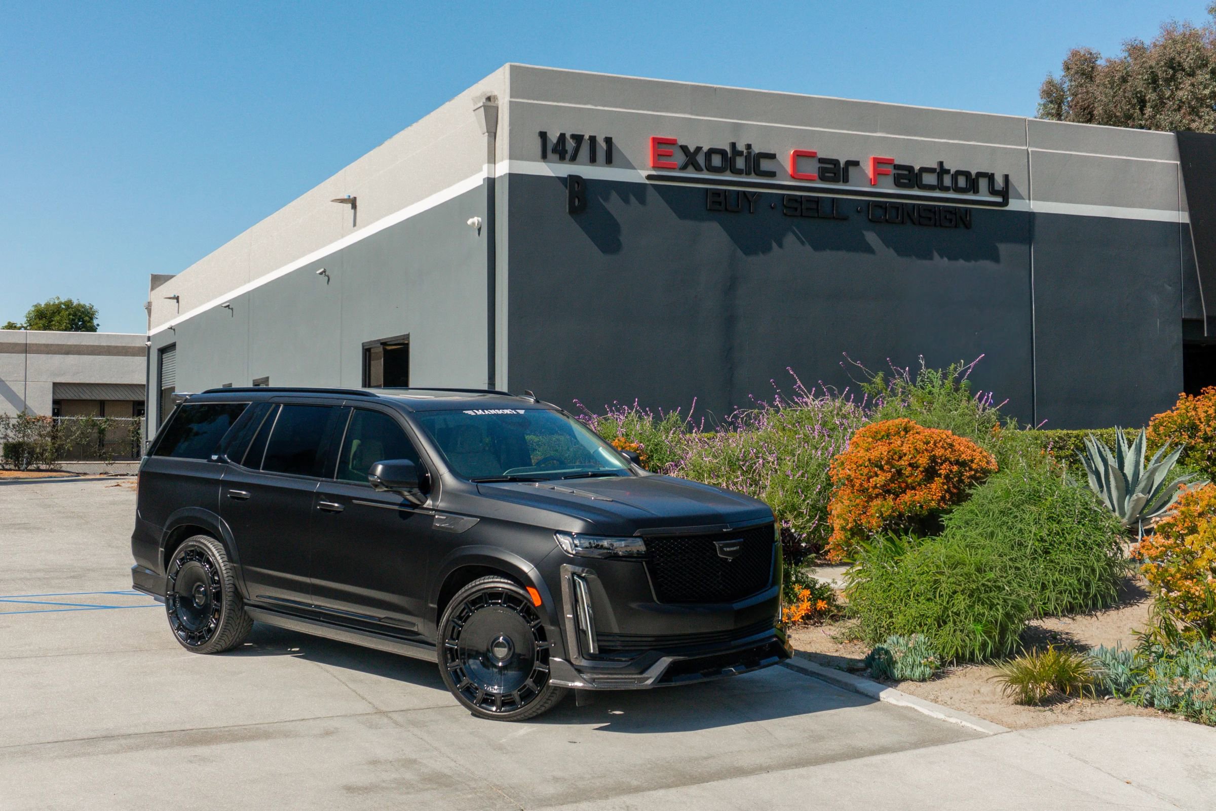 Used 2024 Cadillac Escalade Sport Platinum w/ LPO, ONYX Package image 1