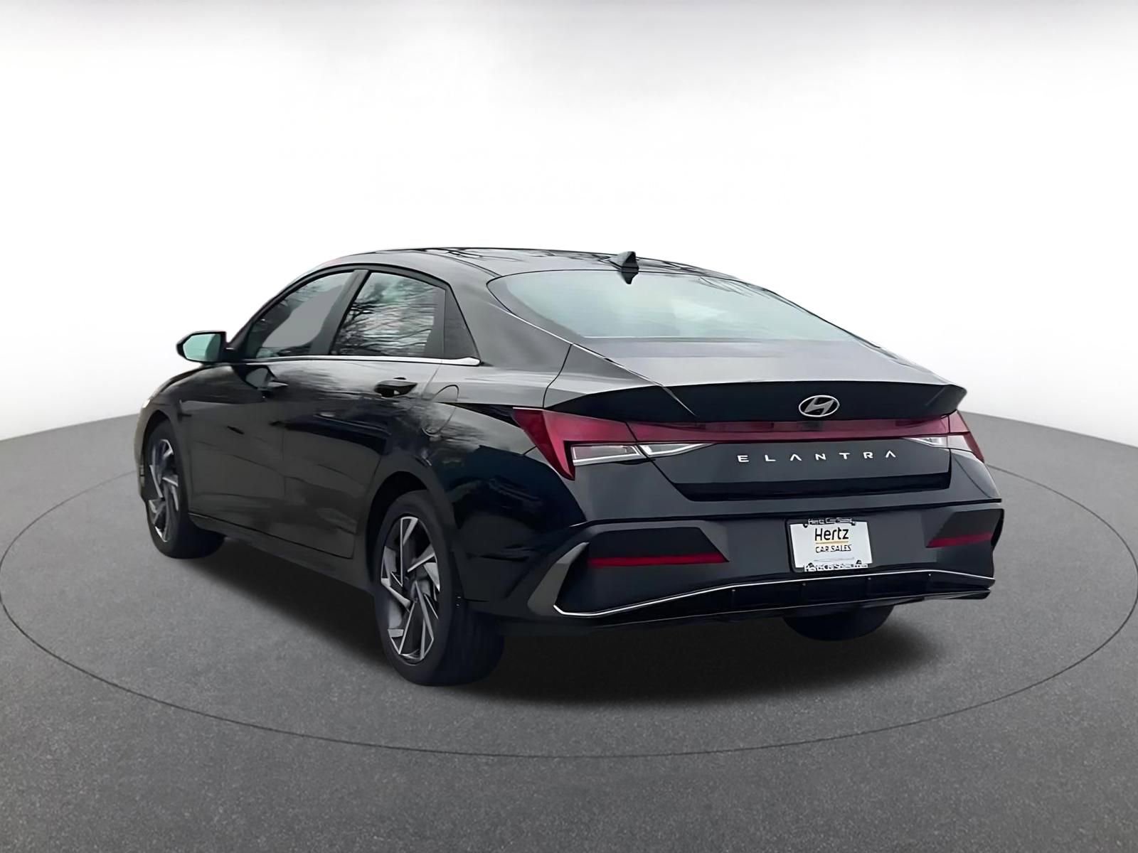 Used 2025 Hyundai Elantra SEL image 11