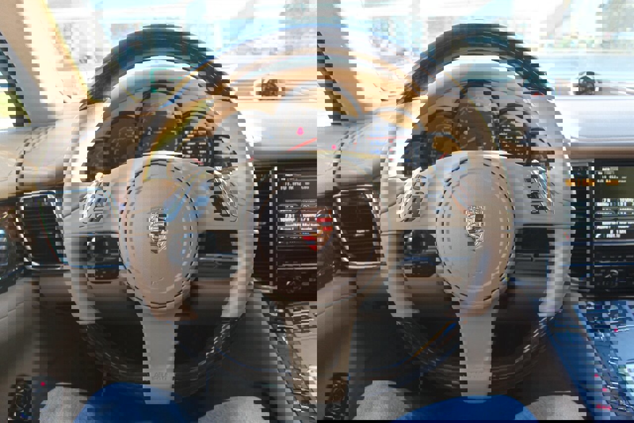 Used 2015 Porsche Panamera 4 image 6