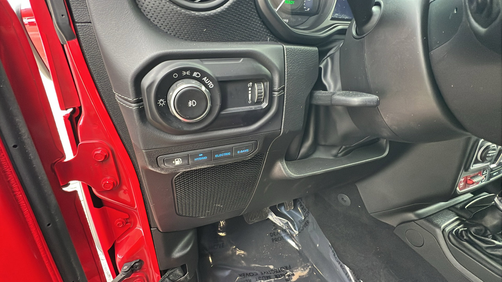 Used 2025 Jeep Wrangler Unlimited Rubicon 4xe image 25